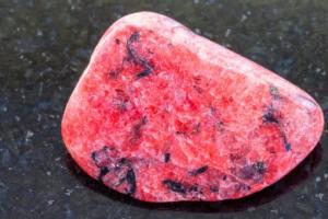 Красный агат: волшебство природной красоты Красный агат магические и лечебные свойства камня