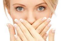 Запах изо рта — причины и лечение